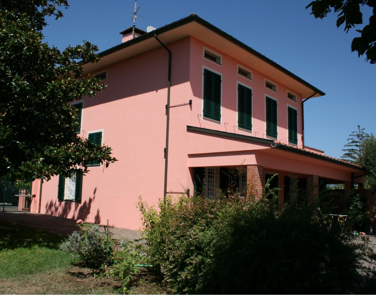 350-Villa unifamiliare di grande metratura con giardino a pochi chilometri da Lucca-Capannori-1 Agenzia Immobiliare ASIP