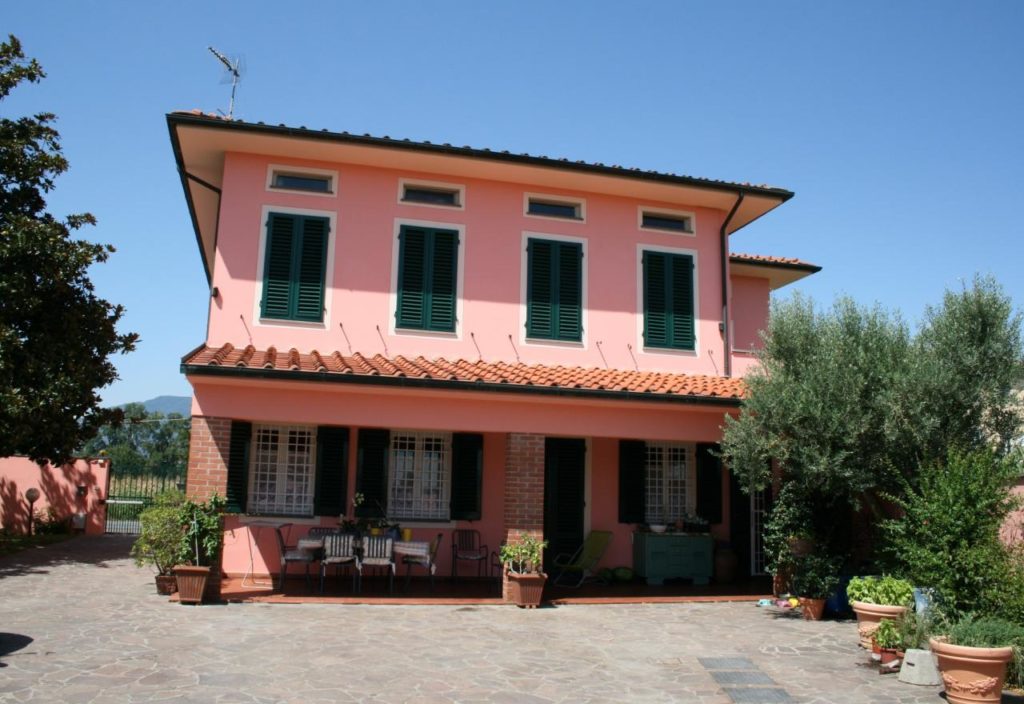 350-Villa unifamiliare di grande metratura con giardino a pochi chilometri da Lucca-Capannori-2 Agenzia Immobiliare ASIP