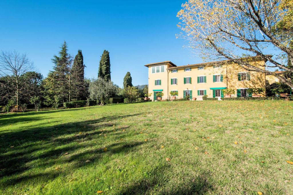 480-Antica villa padronale con parco-Pescia-1 Agenzia Immobiliare ASIP
