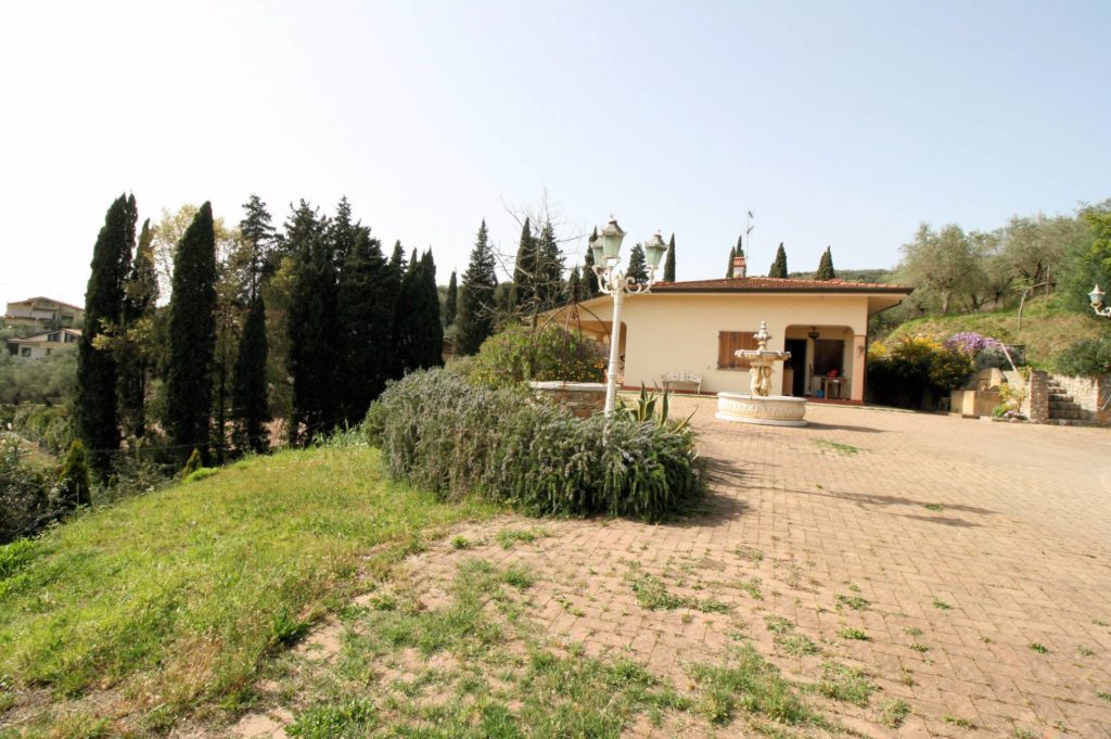 481-Villa singola con giardino e vista panoramica-Massarosa-3 Agenzia Immobiliare ASIP