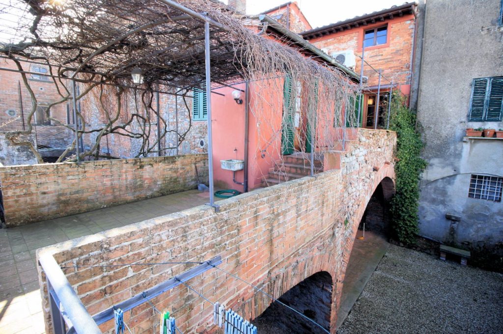 156-Bellissimo terratetto in centro storico-Montecarlo-6 Agenzia Immobiliare ASIP