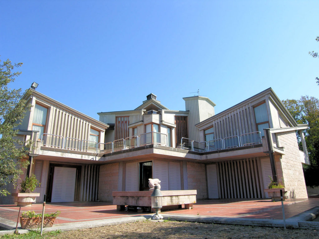 837-Villa di prestigio di ampia metratura con parco e vista mare-Massarosa-1 Agenzia Immobiliare ASIP