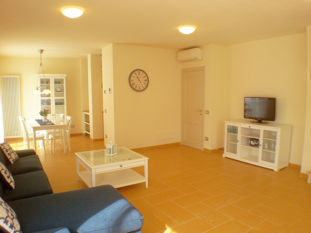 853-Appartamento disposto su tre livelli con ingresso indipendente-Viareggio-13 Agenzia Immobiliare ASIP