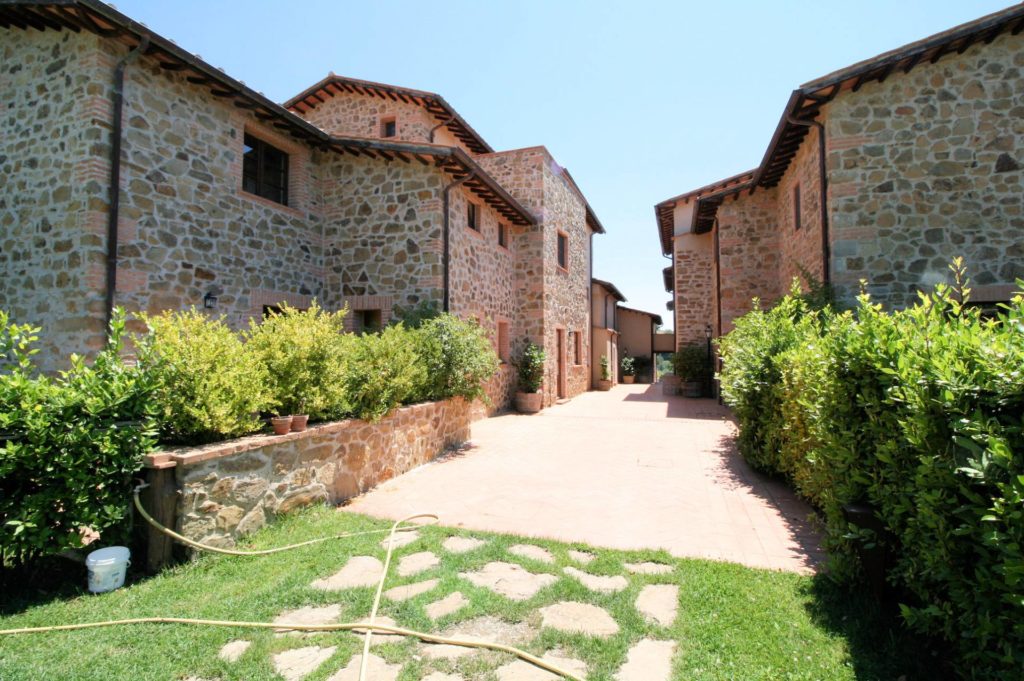 713-Appartamenti e casali ristrutturati in antico borgo con piscina-Scansano-4 Agenzia Immobiliare ASIP