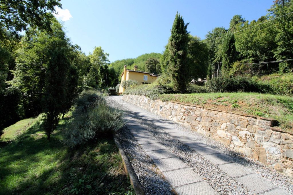 718-Porzione terratetto di rustico bifamiliare con parco e piscina-Lucca-3 Agenzia Immobiliare ASIP