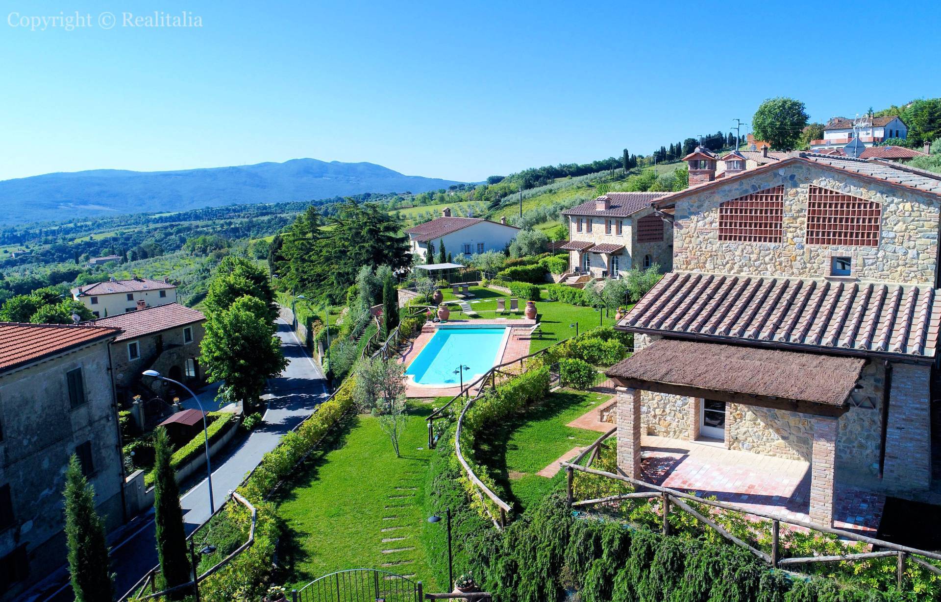 1292-Porzione terratetto di villa bifamiliare con giardino privato e piscina condominiale-Chianni-1 Agenzia Immobiliare ASIP