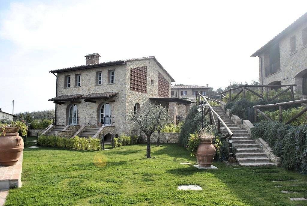1292-Porzione terratetto di villa bifamiliare con giardino privato e piscina condominiale-Chianni-2 Agenzia Immobiliare ASIP