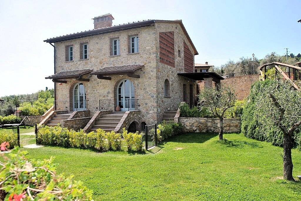 1292-Porzione terratetto di villa bifamiliare con giardino privato e piscina condominiale-Chianni-4 Agenzia Immobiliare ASIP