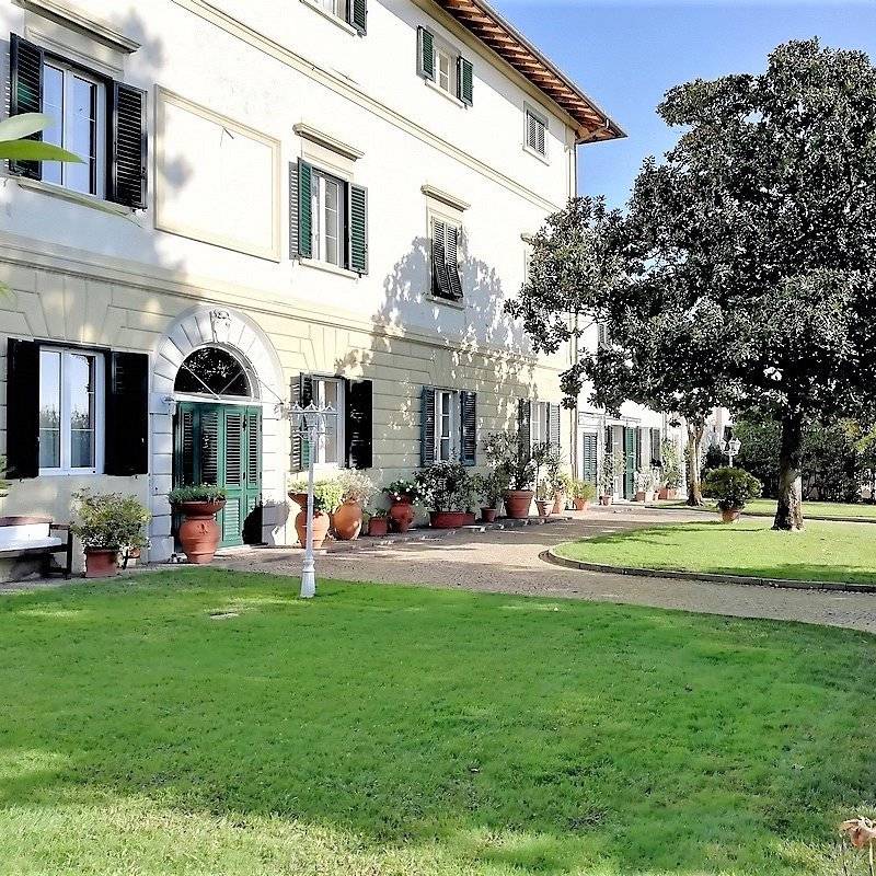 1294-Bella villa di ampia superficie libera su tre lati con giardino-Pistoia-3 Agenzia Immobiliare ASIP