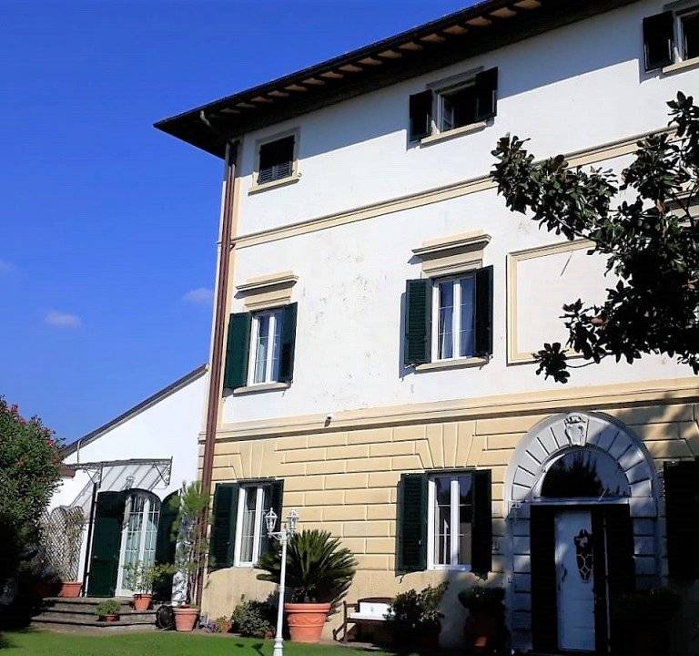 1294-Bella villa di ampia superficie libera su tre lati con giardino-Pistoia-4 Agenzia Immobiliare ASIP