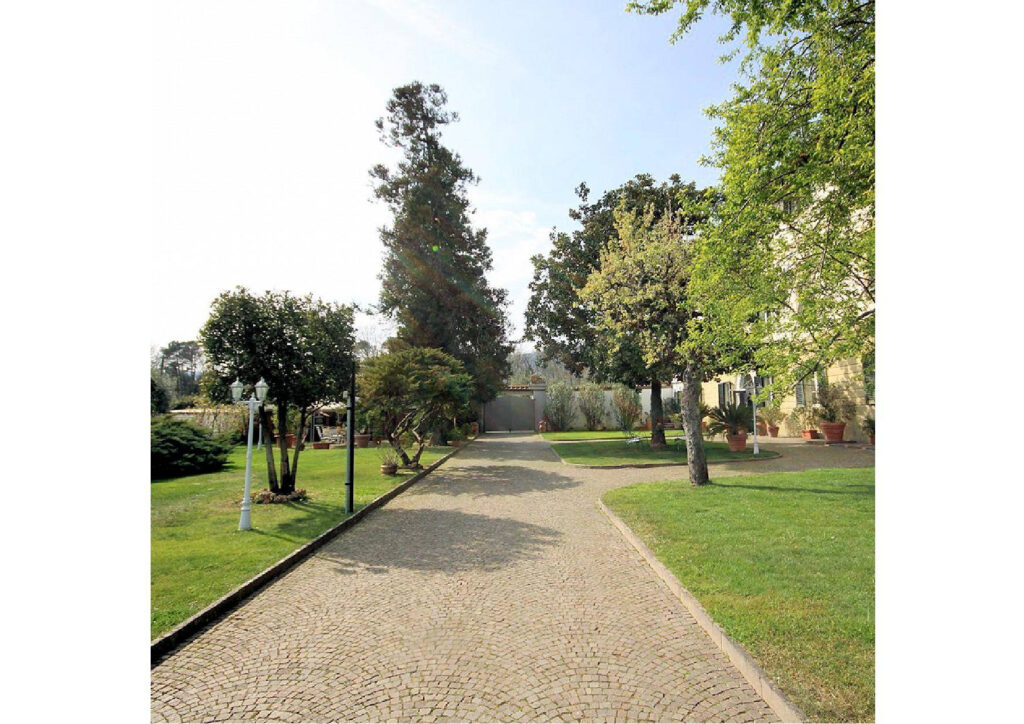 1294-Bella villa di ampia superficie libera su tre lati con giardino-Pistoia-20 Agenzia Immobiliare ASIP
