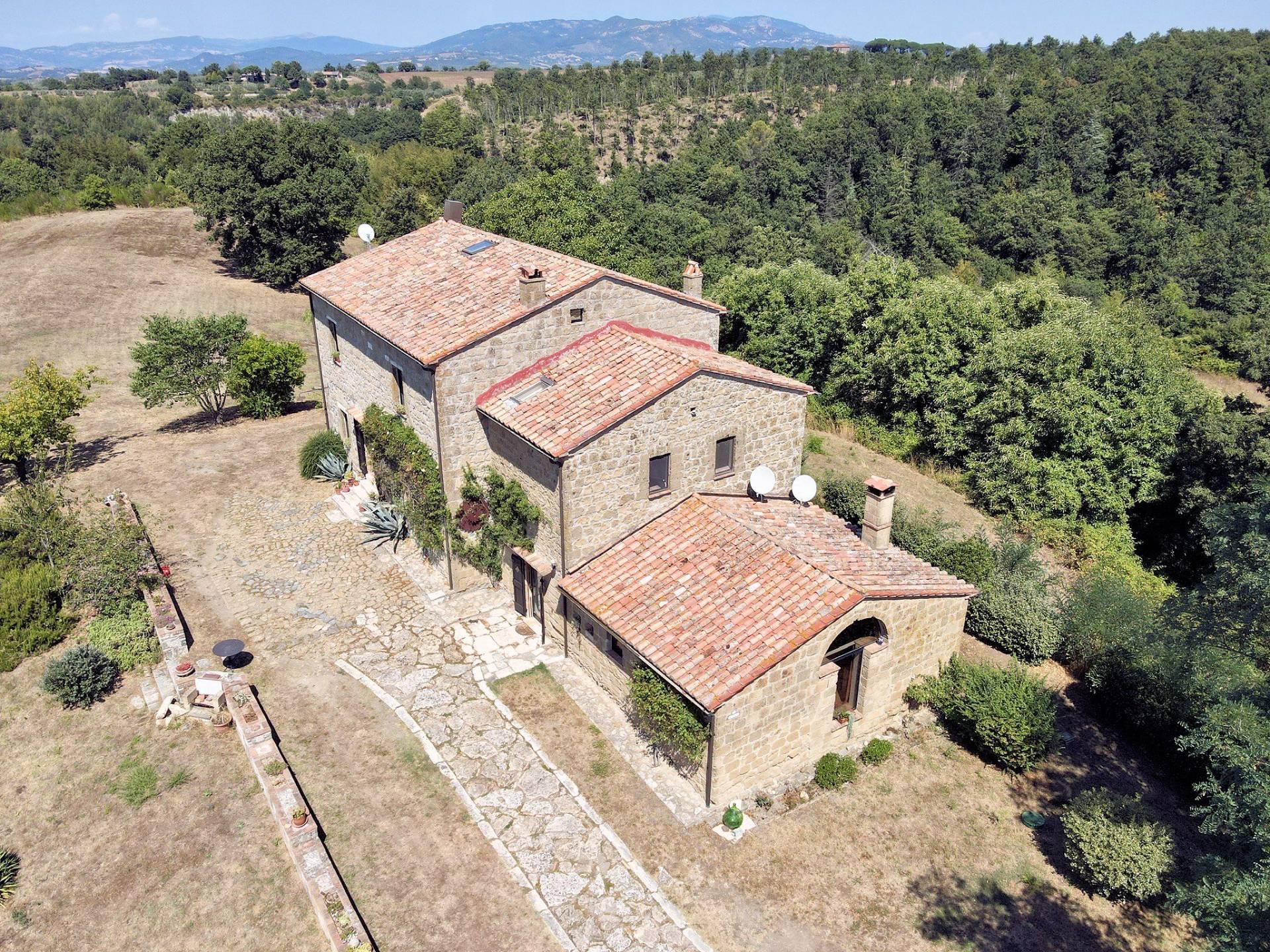 1302-Casale in stile Toscano con terreno e vista panoramica-Pitigliano-2 Agenzia Immobiliare ASIP