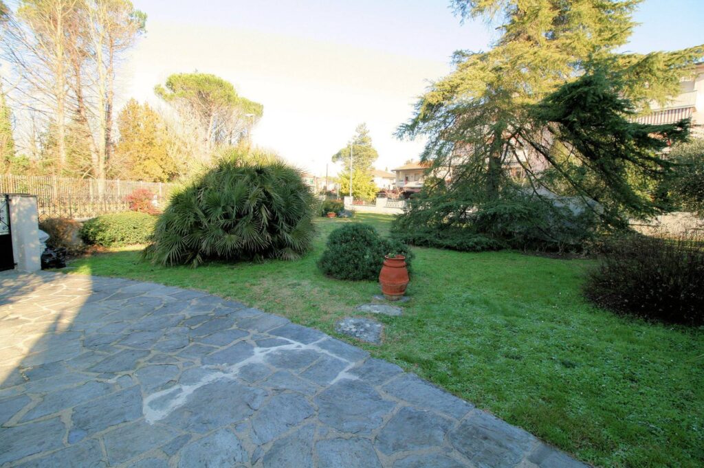 1310-Villa singola con ampio giardino-Santa Croce sull'Arno-6 Agenzia Immobiliare ASIP