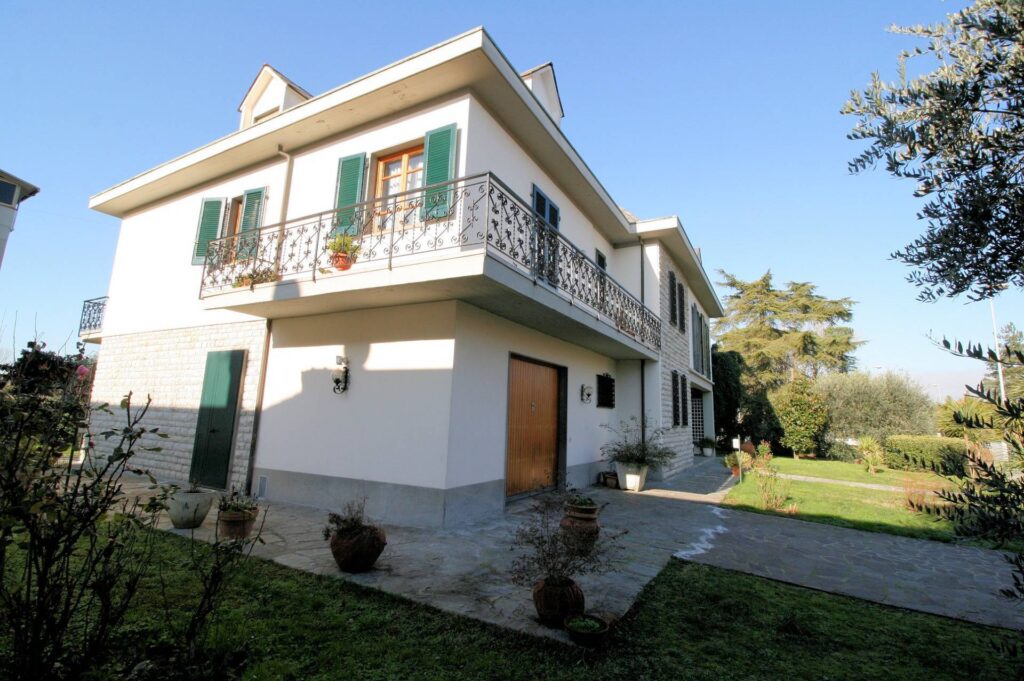 1310-Villa singola con ampio giardino-Santa Croce sull'Arno-8 Agenzia Immobiliare ASIP