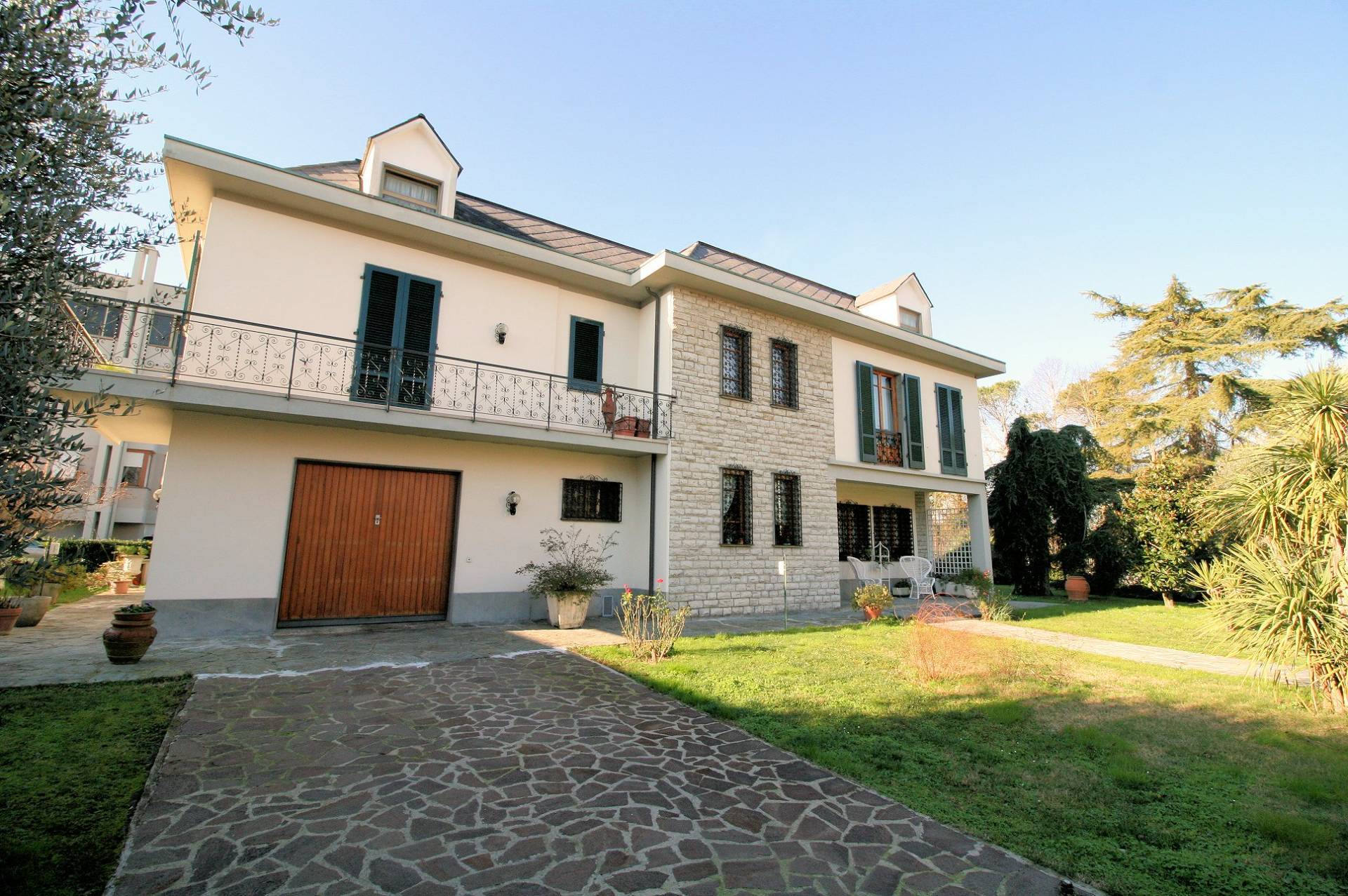 1310-Villa singola con ampio giardino-Santa Croce sull'Arno-1 Agenzia Immobiliare ASIP