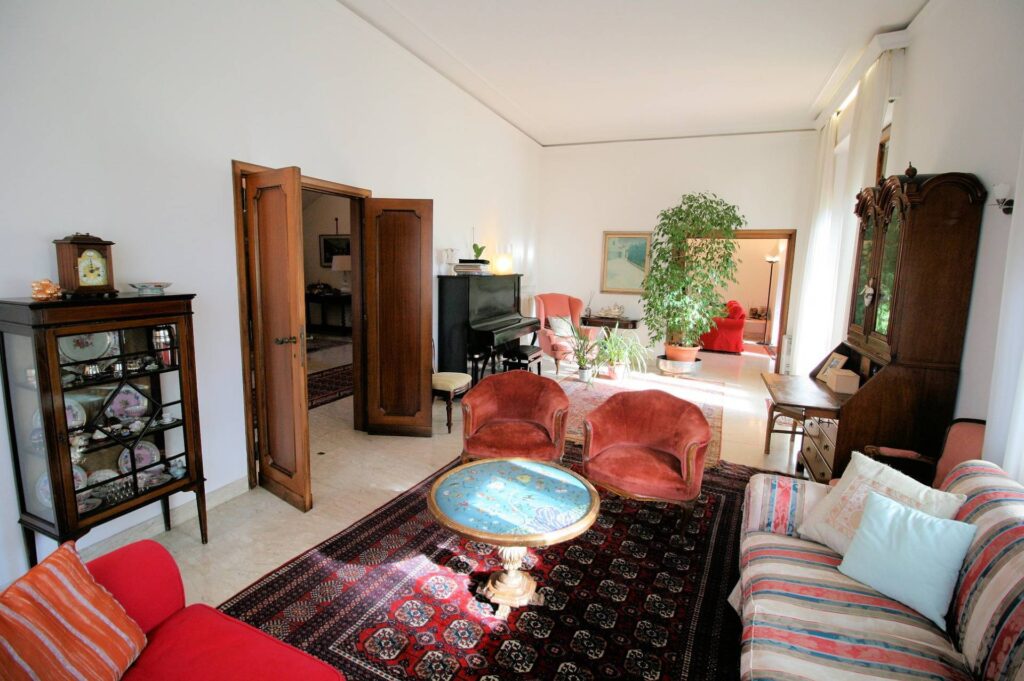 1317-Villa di ampia superficie in ottima zona residenziale-Montecatini-Terme-6 Agenzia Immobiliare ASIP