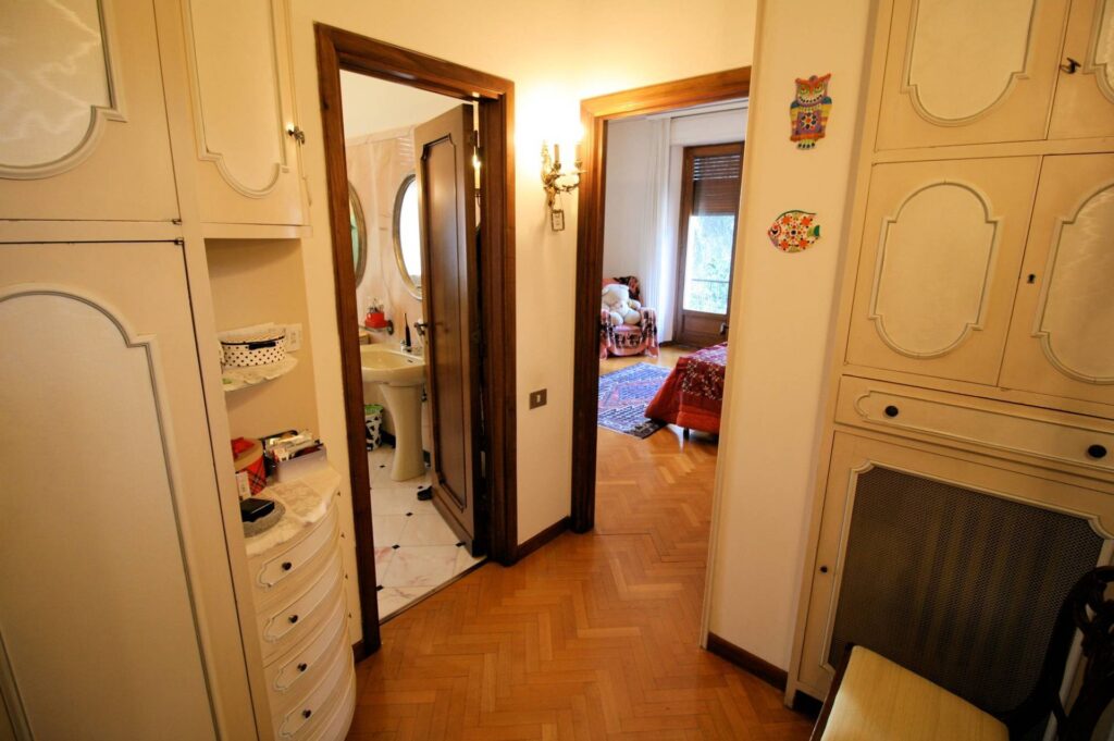 1317-Villa di ampia superficie in ottima zona residenziale-Montecatini-Terme-15 Agenzia Immobiliare ASIP