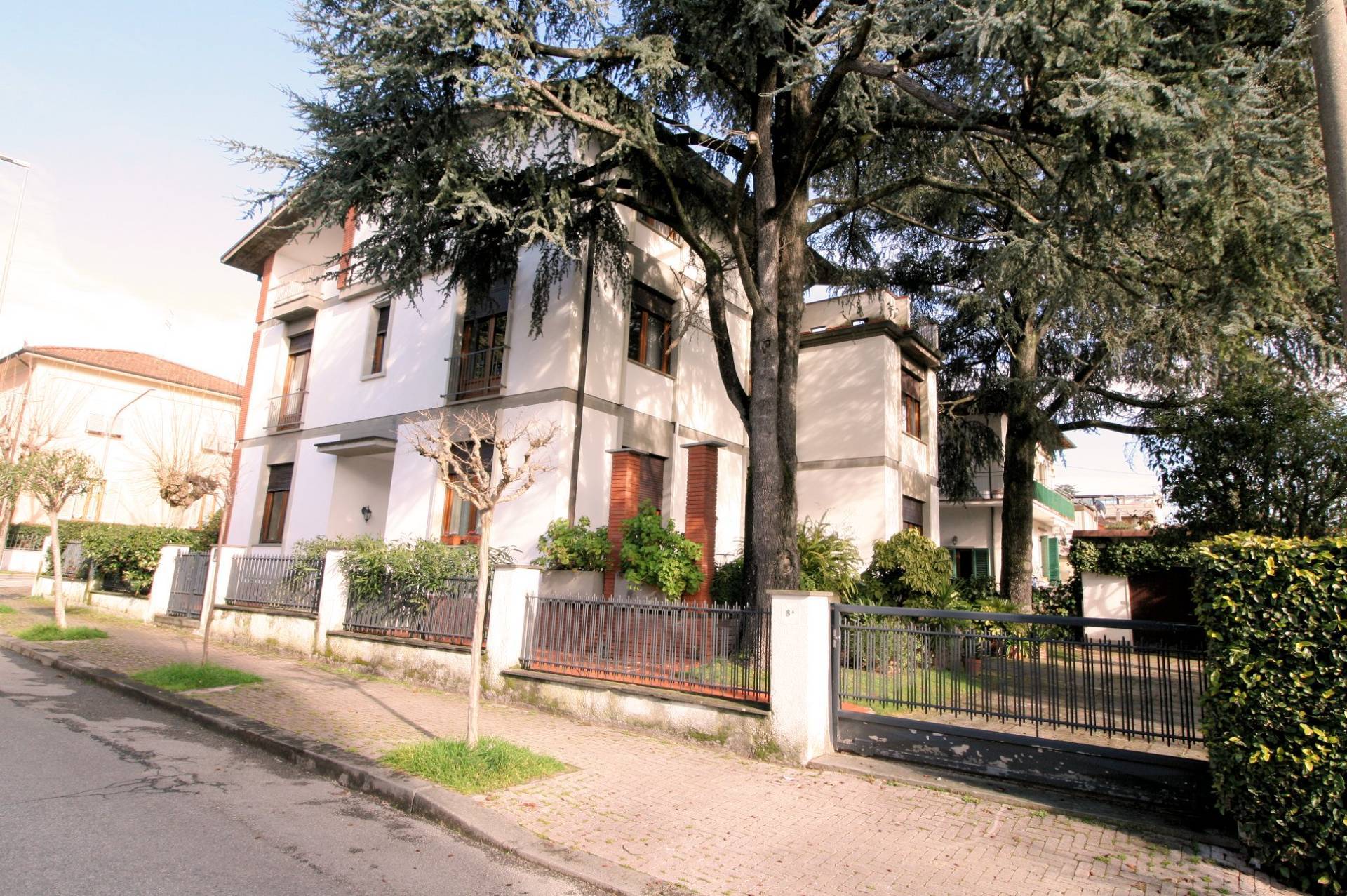 1317-Villa di ampia superficie in ottima zona residenziale-Montecatini-Terme-1 Agenzia Immobiliare ASIP