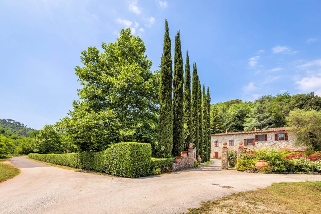 1339-Stupenda tenuta con parco piscina campo da tennis  sulle colline Lucchesi-Lucca-10 Agenzia Immobiliare ASIP