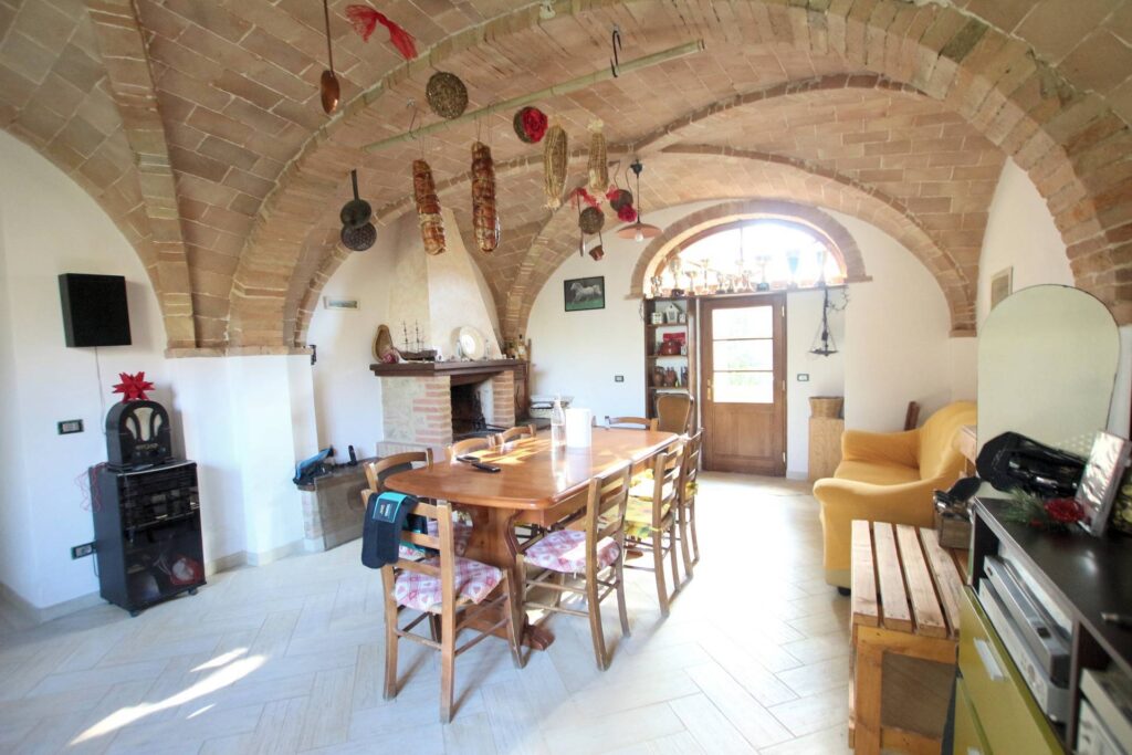 1278-Porzione terratetto di casale con ampio giardino esclusivo-Volterra-7 Agenzia Immobiliare ASIP