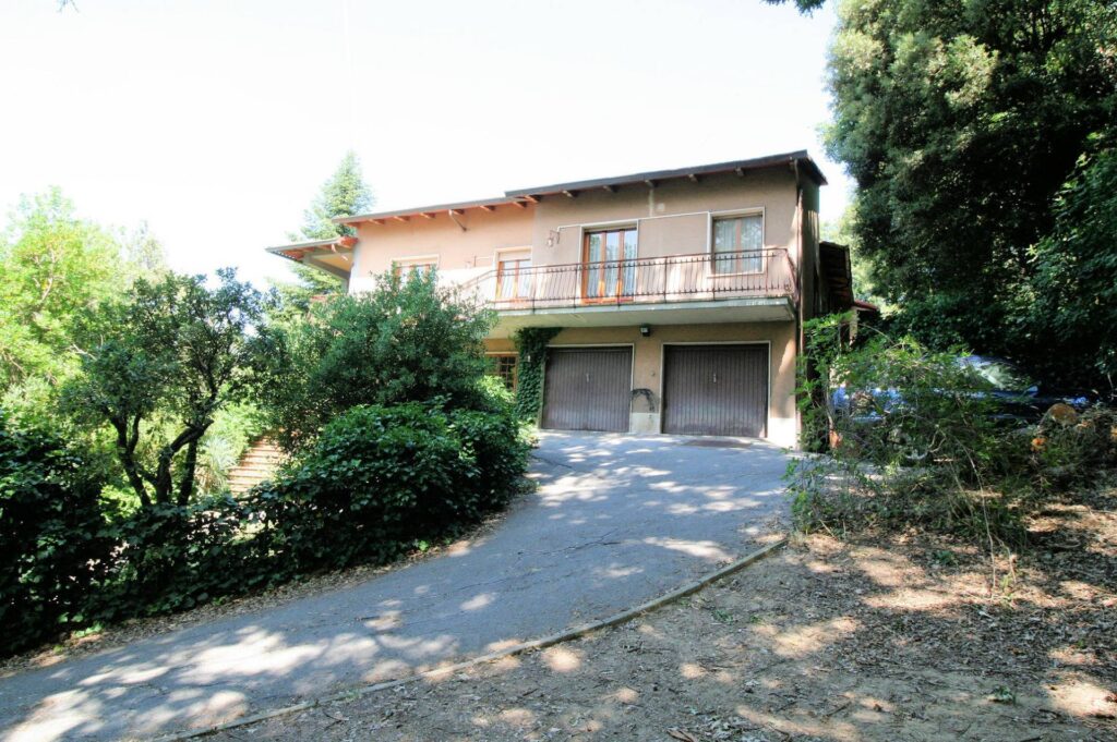 1037-Villa unifamiliare con ampio giardino-Montemurlo-1 Agenzia Immobiliare ASIP