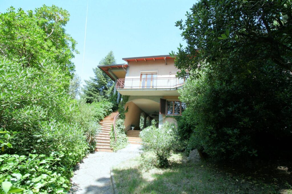 1037-Villa unifamiliare con ampio giardino-Montemurlo-8 Agenzia Immobiliare ASIP