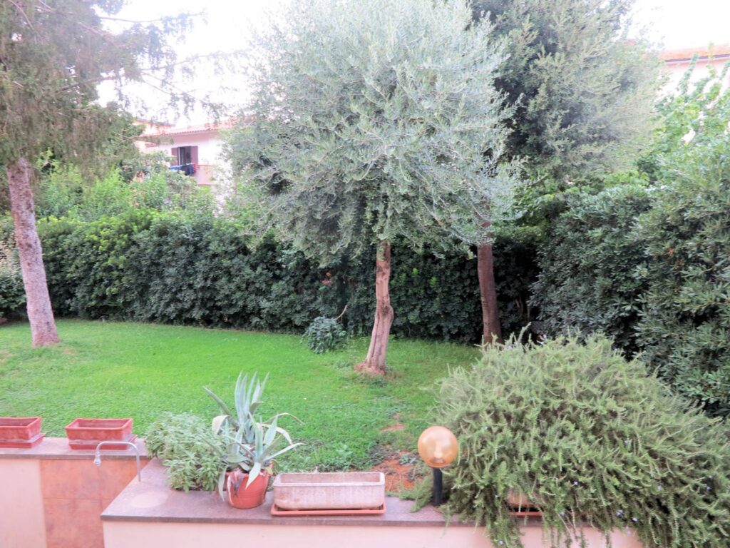 1154-Villa unifamiliare di ampia superficie con giardino-Grosseto-8 Agenzia Immobiliare ASIP