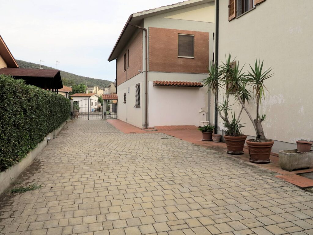 1154-Villa unifamiliare di ampia superficie con giardino-Grosseto-3 Agenzia Immobiliare ASIP