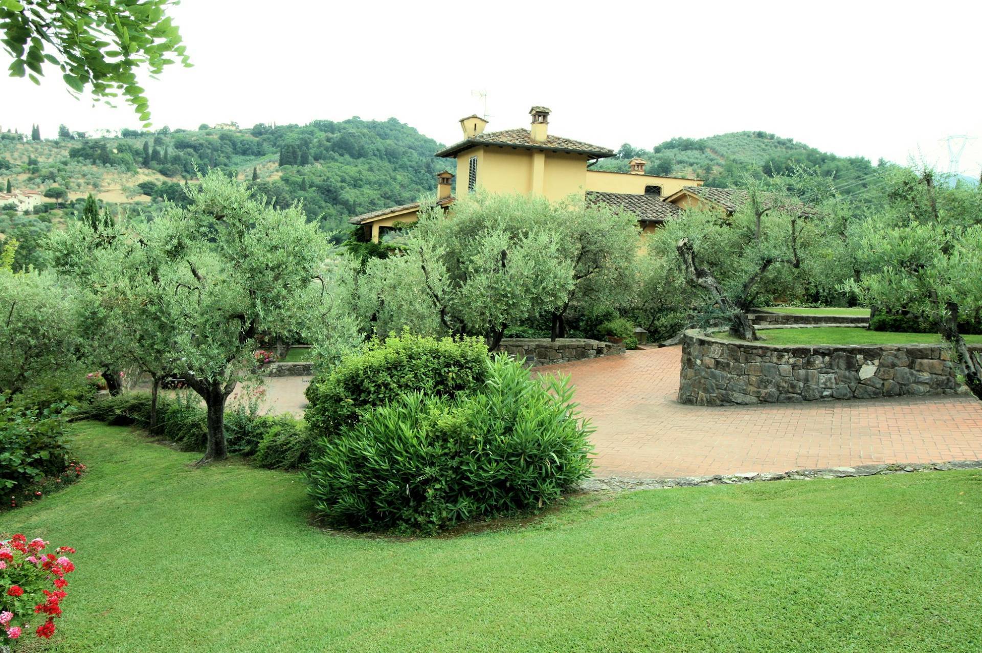 1268-Prestigiosa tenuta con ampio parco piscina e vigneto-Poggio a Caiano-1 Agenzia Immobiliare ASIP