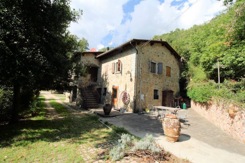 1380-"La casa nel bosco" antico casolare ristrutturato-Pistoia-3 Agenzia Immobiliare ASIP