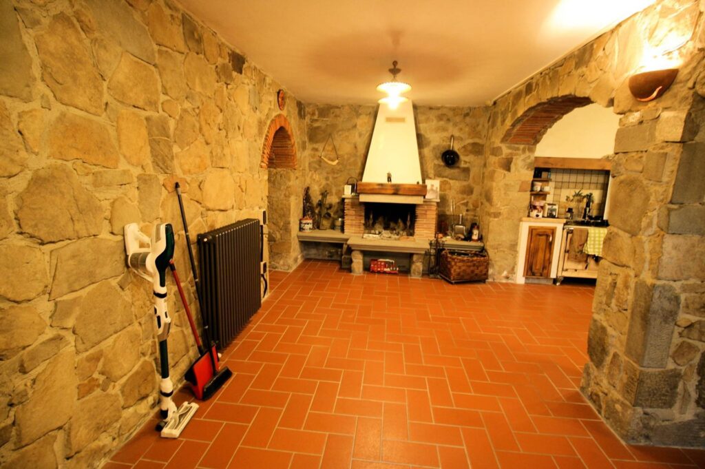 1380-"La casa nel bosco" antico casolare ristrutturato-Pistoia-9 Agenzia Immobiliare ASIP