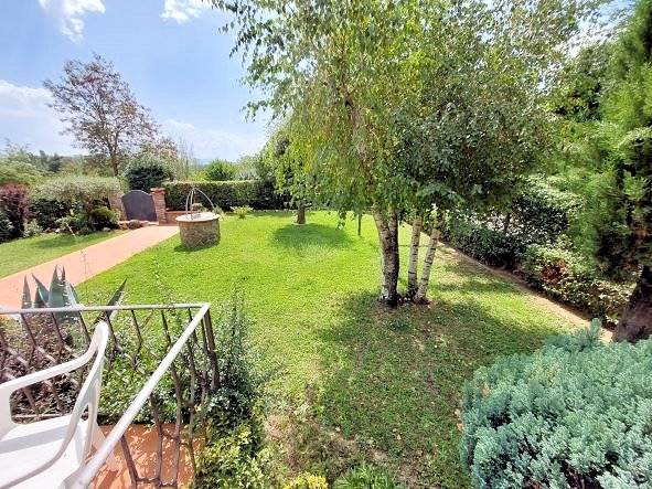 959-villa di ampia superficie con giardino-Loro Ciuffenna-2 Agenzia Immobiliare ASIP