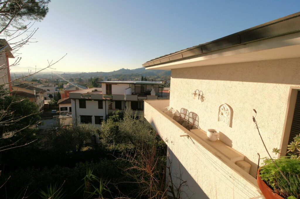 1395-Bella villa di ampia superficie in ottima zona residenziale-Montecatini-Terme-2 Agenzia Immobiliare ASIP