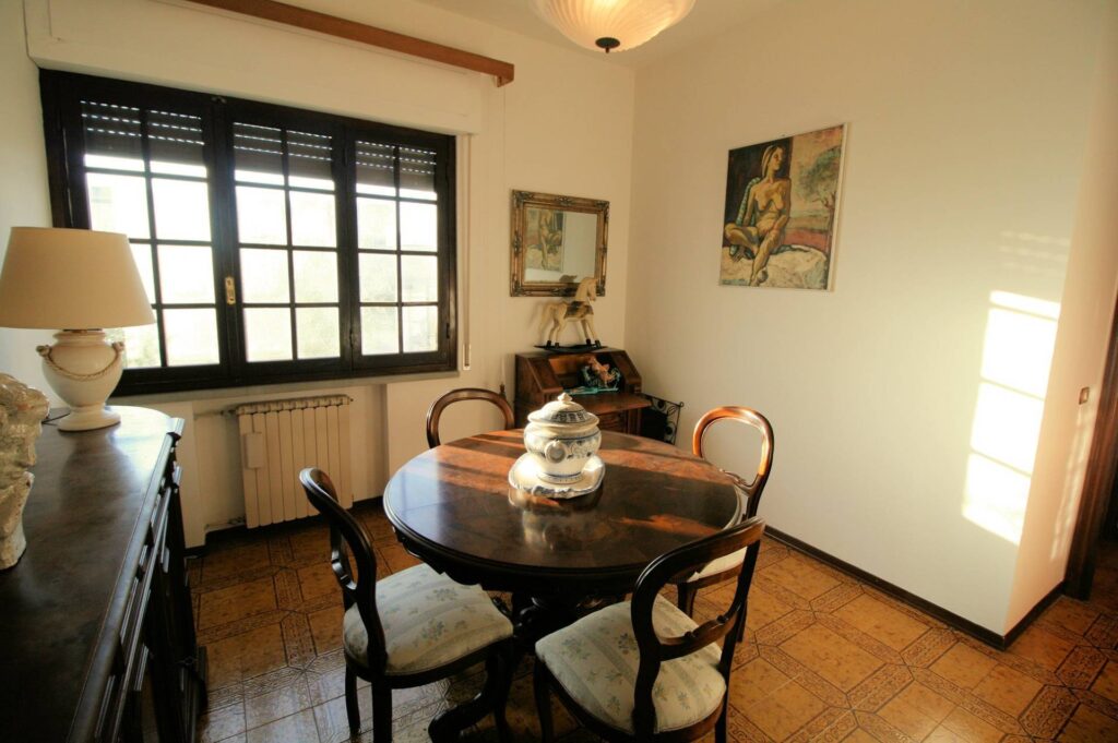 1395-Bella villa di ampia superficie in ottima zona residenziale-Montecatini-Terme-16 Agenzia Immobiliare ASIP
