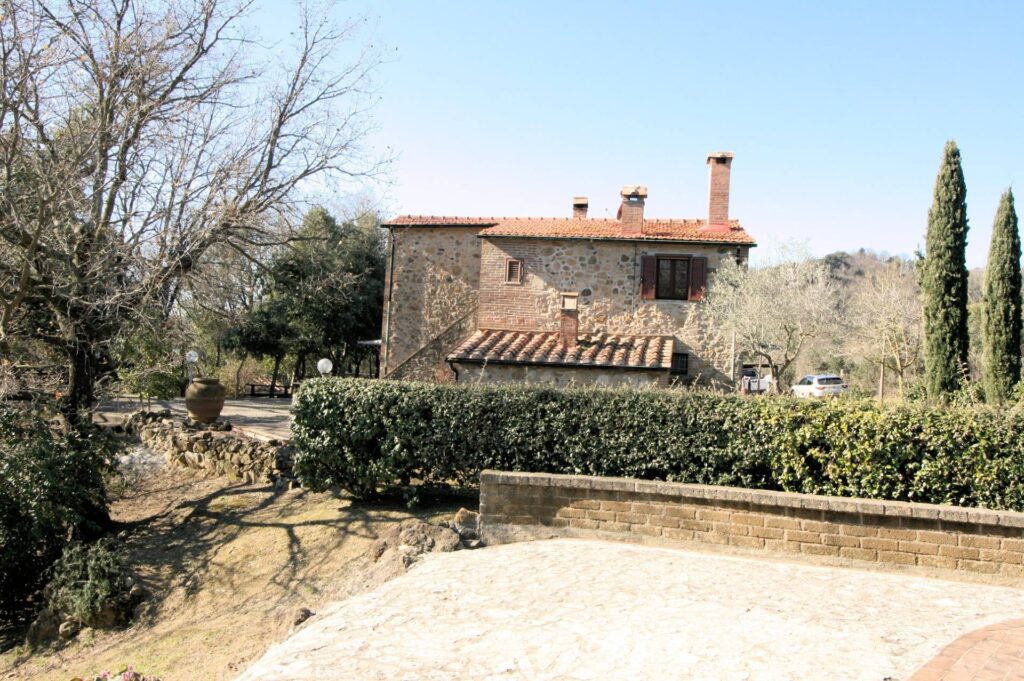 1408-Rustico in stile Toscano con ampio terreno piscina laghetto e vista panoramica-Pomarance-8 Agenzia Immobiliare ASIP