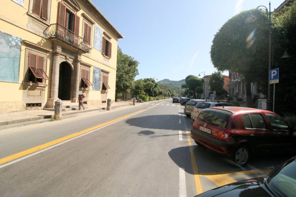 1059-Palazzina composta da tre appartamenti un fondo commerciale e un ufficio tutti locati-Montecatini-Terme-4 Agenzia Immobiliare ASIP