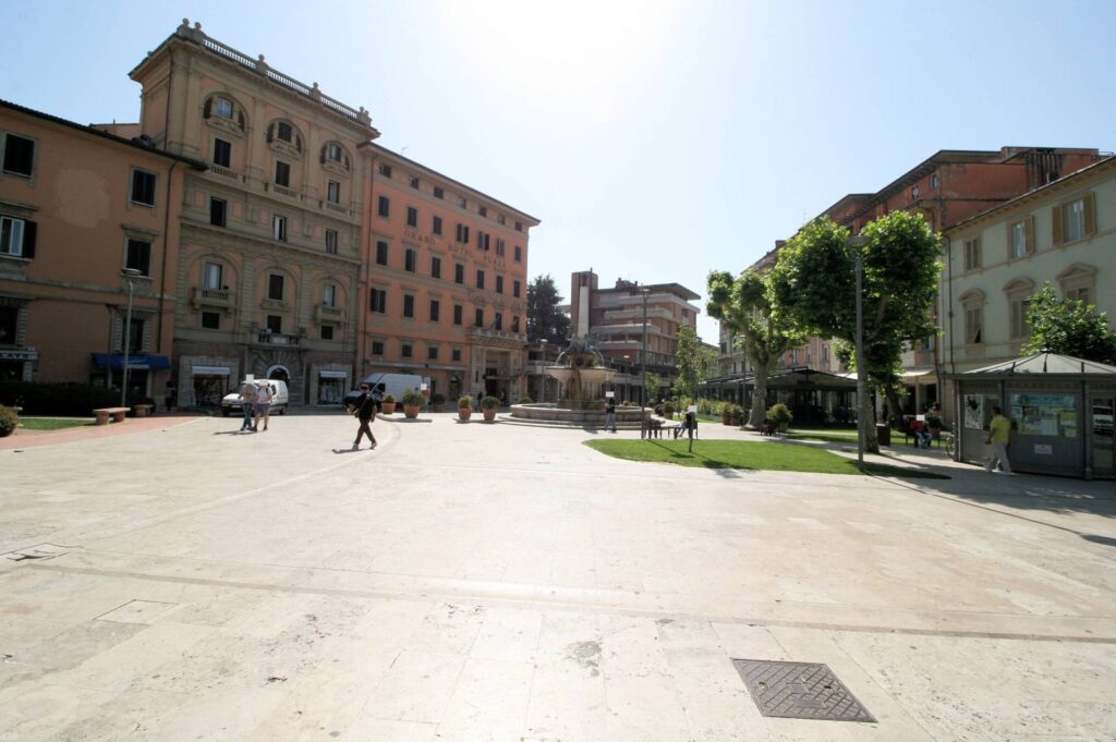 1059-Palazzina composta da tre appartamenti un fondo commerciale e un ufficio tutti locati-Montecatini-Terme-1 Agenzia Immobiliare ASIP