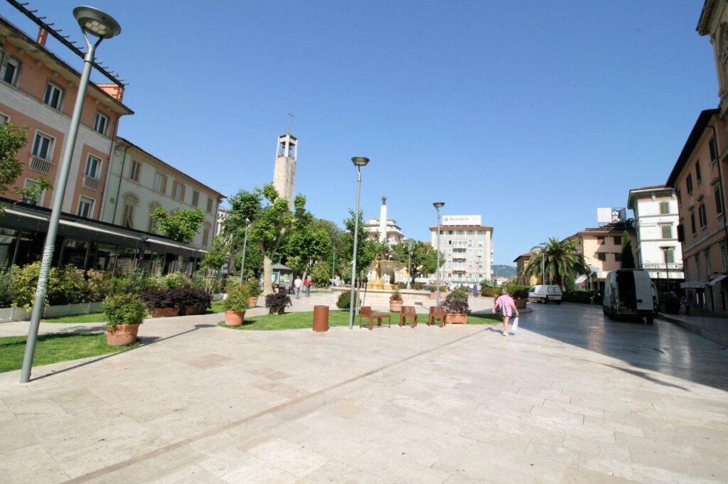 1059-Palazzina composta da tre appartamenti un fondo commerciale e un ufficio tutti locati-Montecatini-Terme-8 Agenzia Immobiliare ASIP