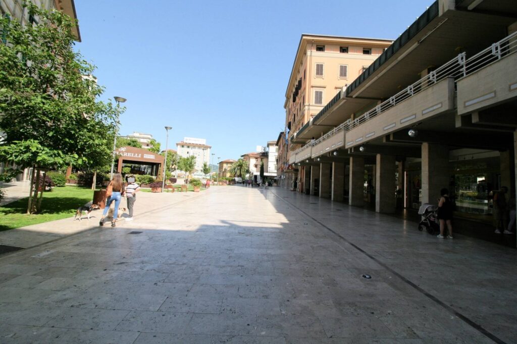 1059-Palazzina composta da tre appartamenti un fondo commerciale e un ufficio tutti locati-Montecatini-Terme-7 Agenzia Immobiliare ASIP