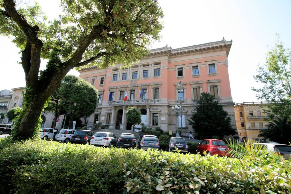 1059-Palazzina composta da tre appartamenti un fondo commerciale e un ufficio tutti locati-Montecatini-Terme-6 Agenzia Immobiliare ASIP