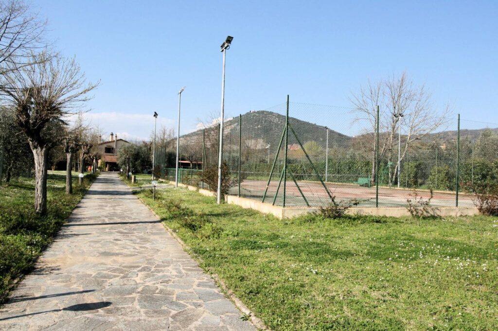 1412-Villa di ampia superficie con parco campo da tennis e box per i cavalli-Monsummano Terme-2 Agenzia Immobiliare ASIP