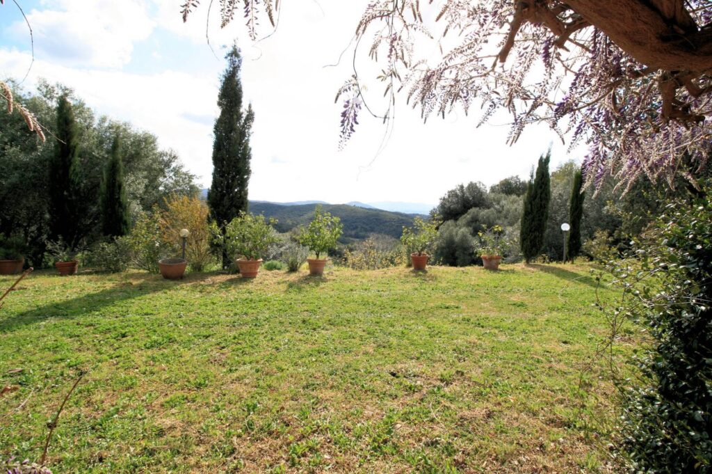 1407-Villa di ampia superficie con giardino e suggestiva vista panoramica-Roccastrada-5 Agenzia Immobiliare ASIP
