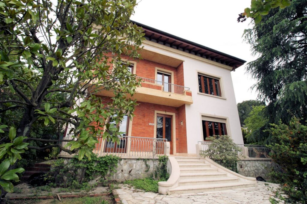 1422-Bellissima villa completamente ristrutturata con ampio giardino-Montecatini-Terme-1 Agenzia Immobiliare ASIP