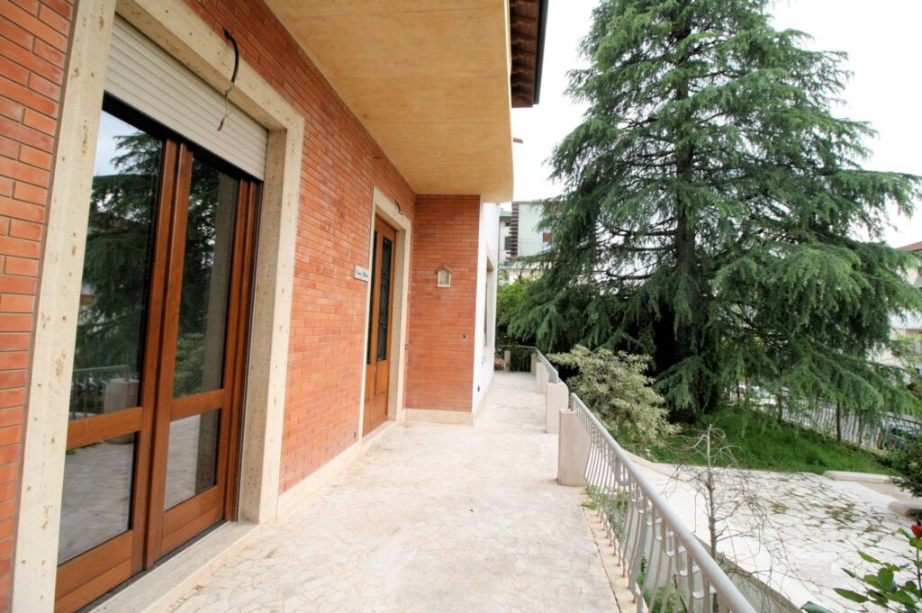 1422-Bellissima villa completamente ristrutturata con ampio giardino-Montecatini-Terme-3 Agenzia Immobiliare ASIP