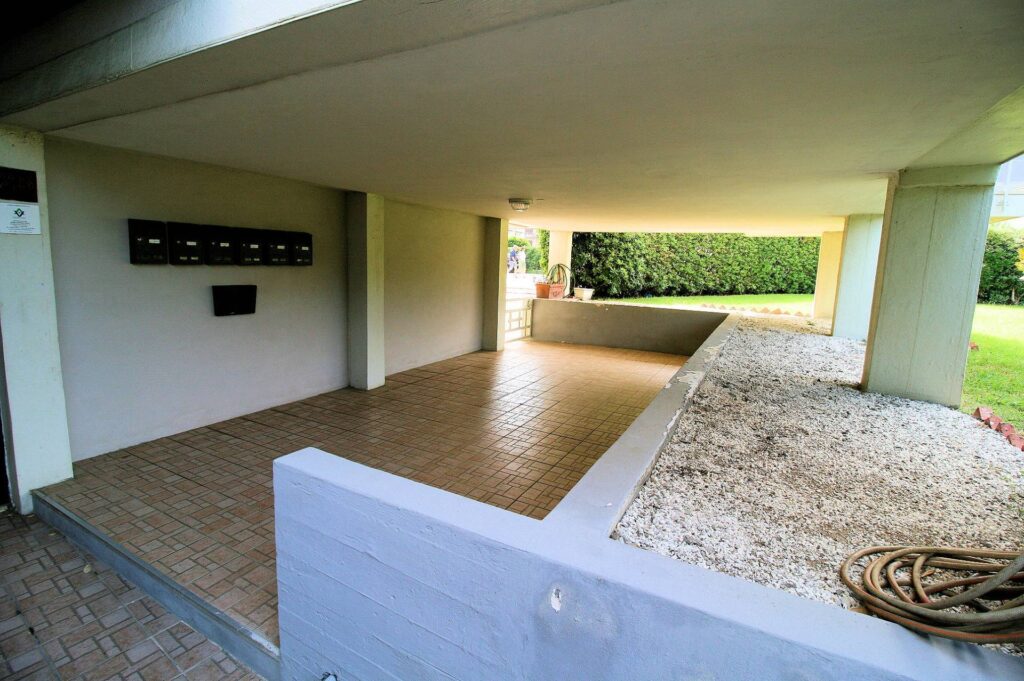 1429-Appartamento ristrutturato di ampia superficie fronte mare con garage-Viareggio-17 Agenzia Immobiliare ASIP