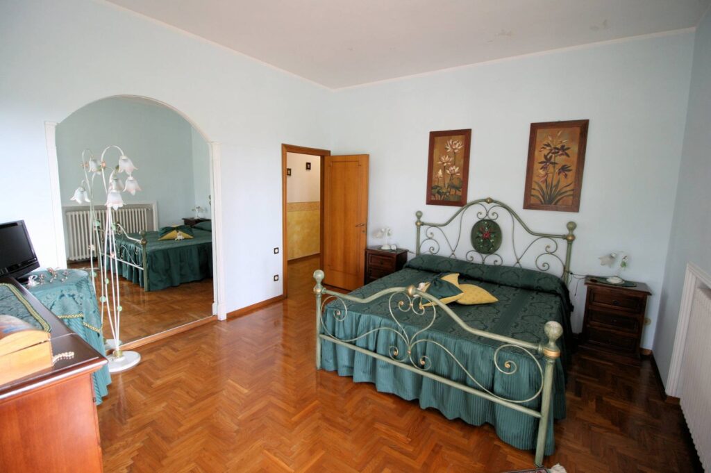 1433-Villa unifamiliare di ampia superficie con giardino-Civitella Paganico-17 Agenzia Immobiliare ASIP