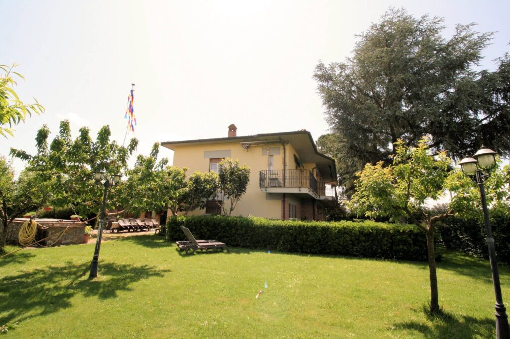 1433-Villa unifamiliare di ampia superficie con giardino-Civitella Paganico-4 Agenzia Immobiliare ASIP