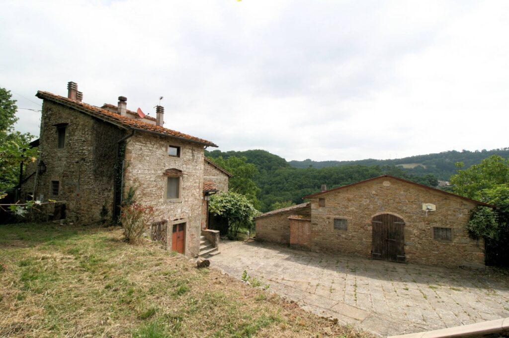 1436-Complesso immobiliare panoramico con ampio terreno-Barberino di Mugello-3 Agenzia Immobiliare ASIP