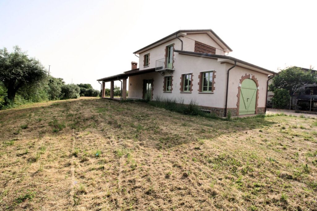 1438-Casale di nuova costruzione in posizione collinare con giardino-Pietrasanta-1 Agenzia Immobiliare ASIP