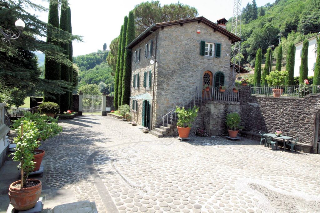 1431-Complesso immobiliare di ampia superficie con parco-Bagni di Lucca-3 Agenzia Immobiliare ASIP